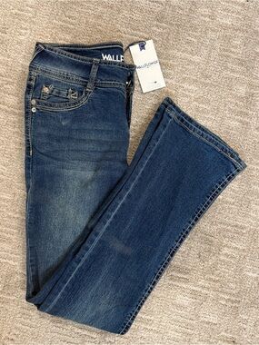 Wallflower Lucious Curvy Women's Medium/Dark Blue Bootcut Jeans size 7 NWT